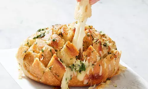 Garlic Cheese Bread: A Delicious and Simple Recipe for Any Occasion