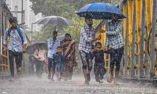 Indias Weather Woes: Floods Ravage South, Pollution Grips North