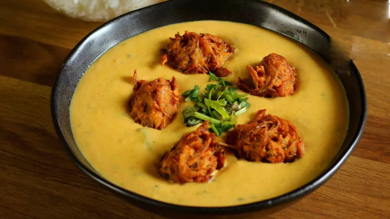 Kadhi Pakora Recipe: A Classic Indian Combination of Tangy and Crispy