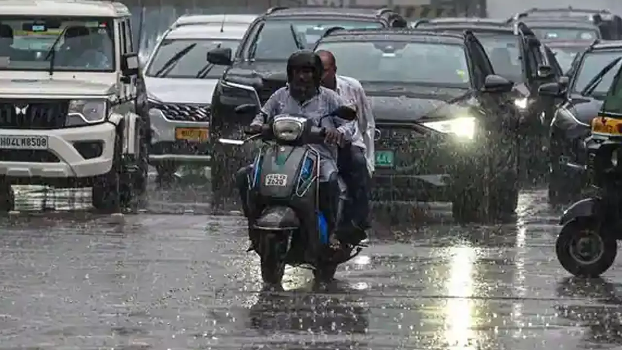 Weather Alert: Cyclone Dana Brings Heavy Rain and Severe Weather Conditions